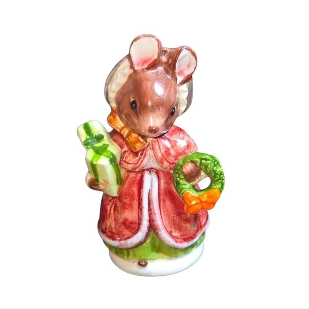 Schmidt VTG Christmas Lady Mouse Hand Painted Ceramic Figurine 4.25"X2.5"X2.25"